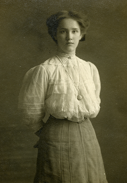 Photograph of Mabel Philips Pike, early 20th century